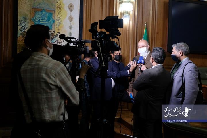 	گزارش مهدی چمران از هفدهمین جلسه شورای اسلامی شهر تهران در جمع خبرنگاران